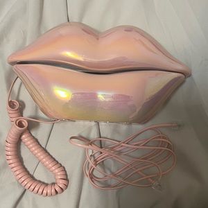 Y2k lips phone
